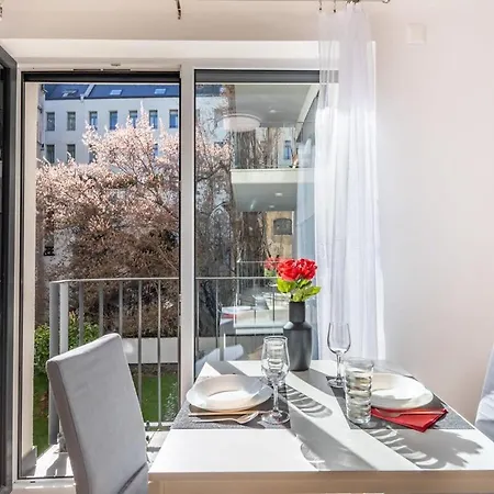 Rooftop Access - Balcony - *